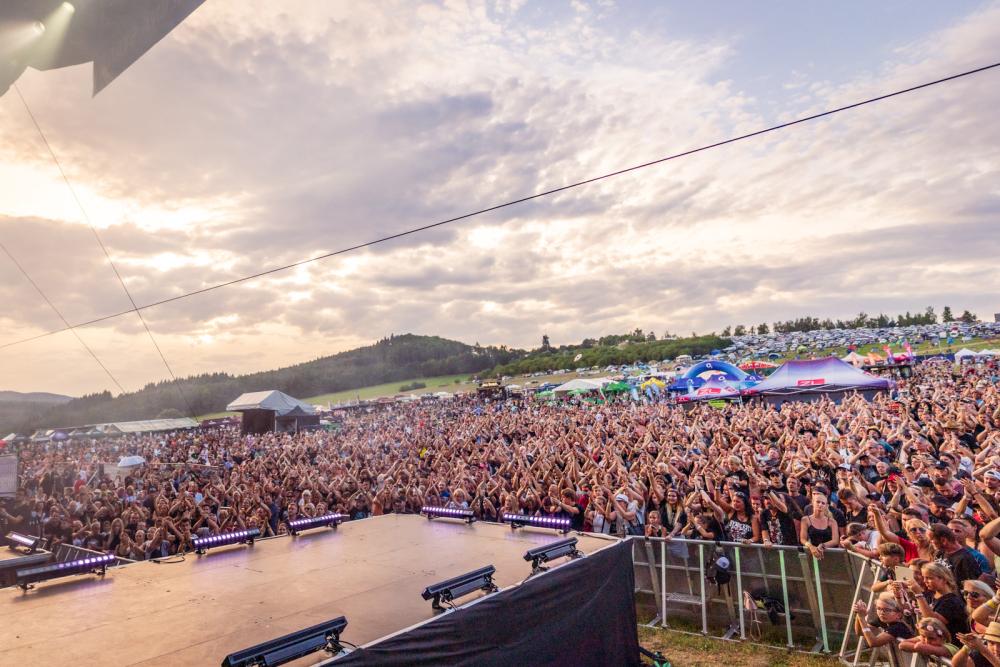 Hudební festival Hrady CZ rozezní Bouzov s Lucií, Danielem Landou a Chinaski